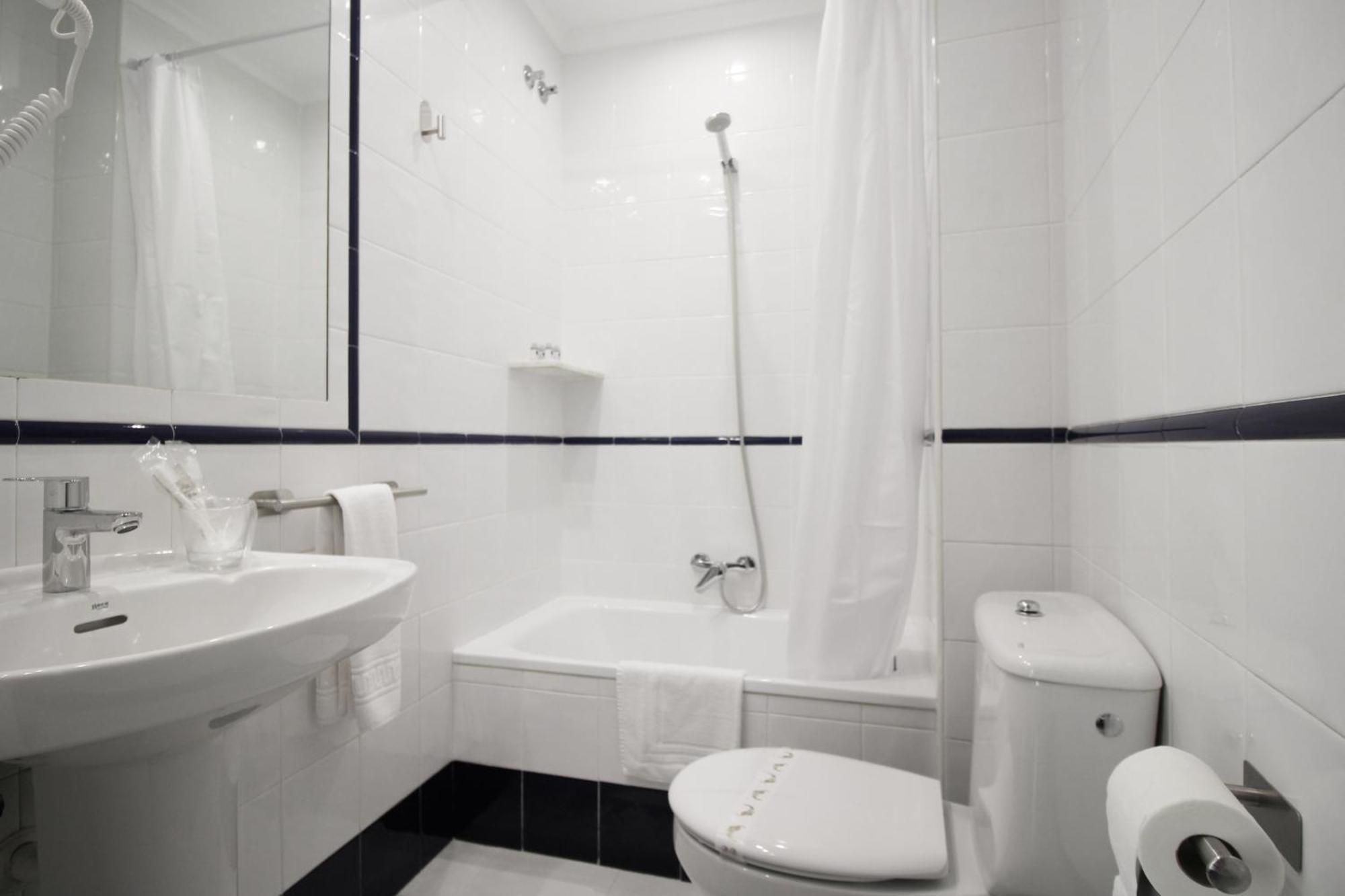 Hosteria De Adarzo Auto Check Сантандер Экстерьер фото