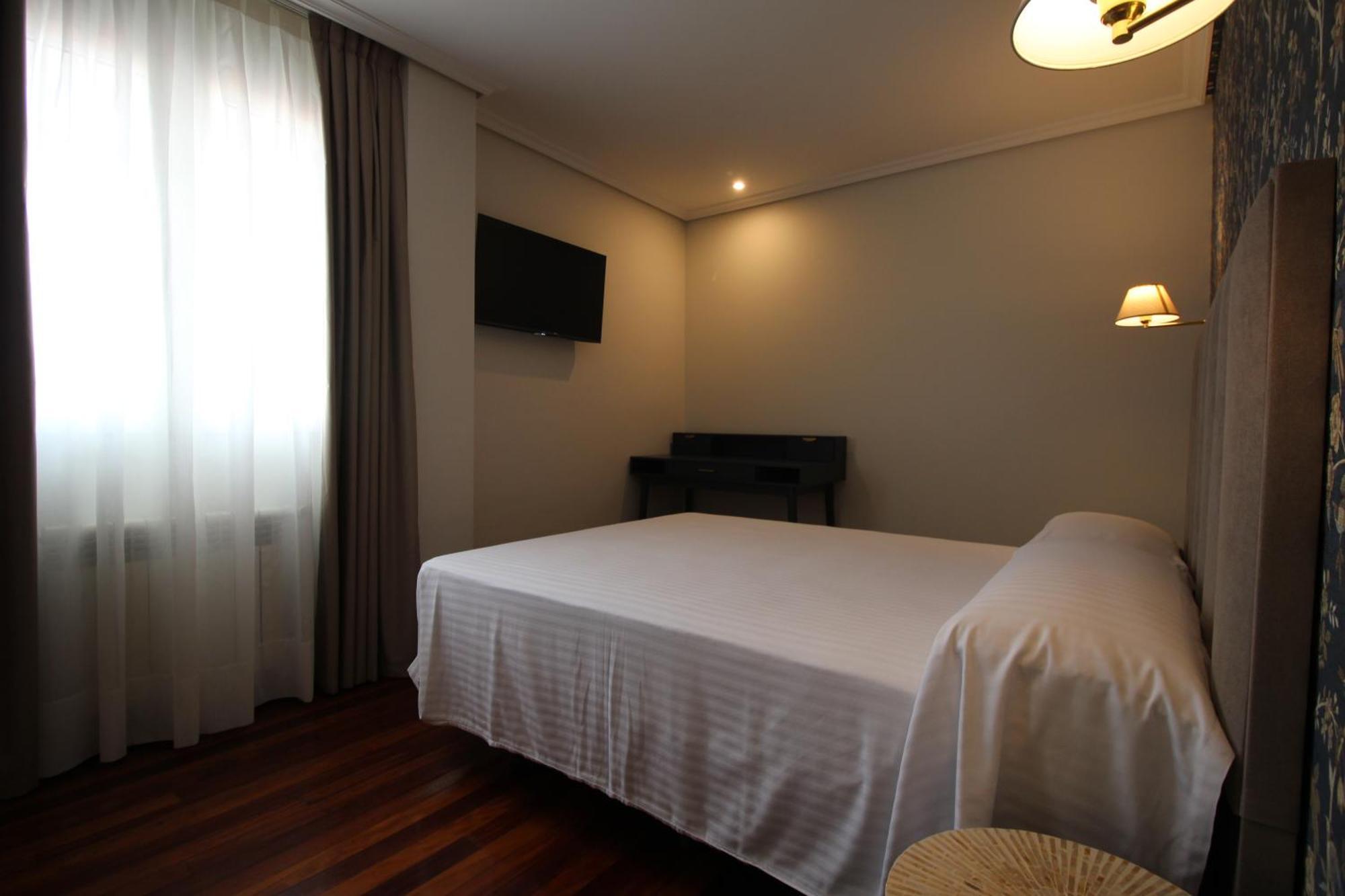 Hosteria De Adarzo Auto Check Сантандер Экстерьер фото