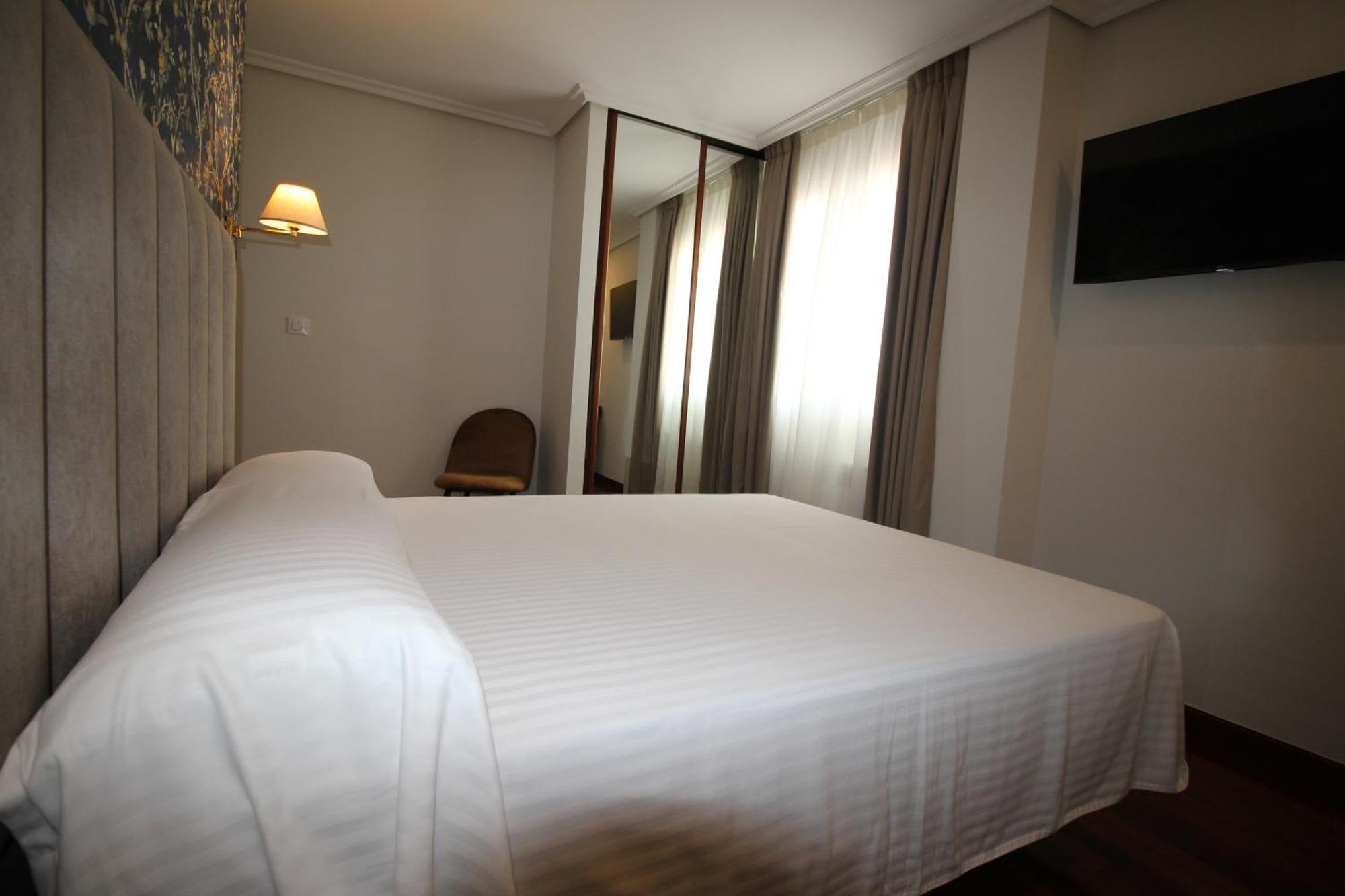 Hosteria De Adarzo Auto Check Сантандер Экстерьер фото