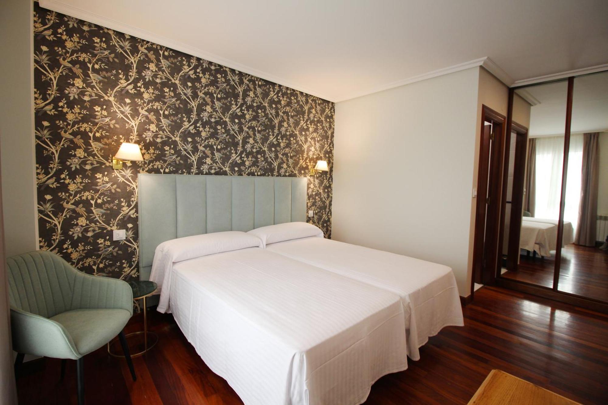 Hosteria De Adarzo Auto Check Сантандер Экстерьер фото